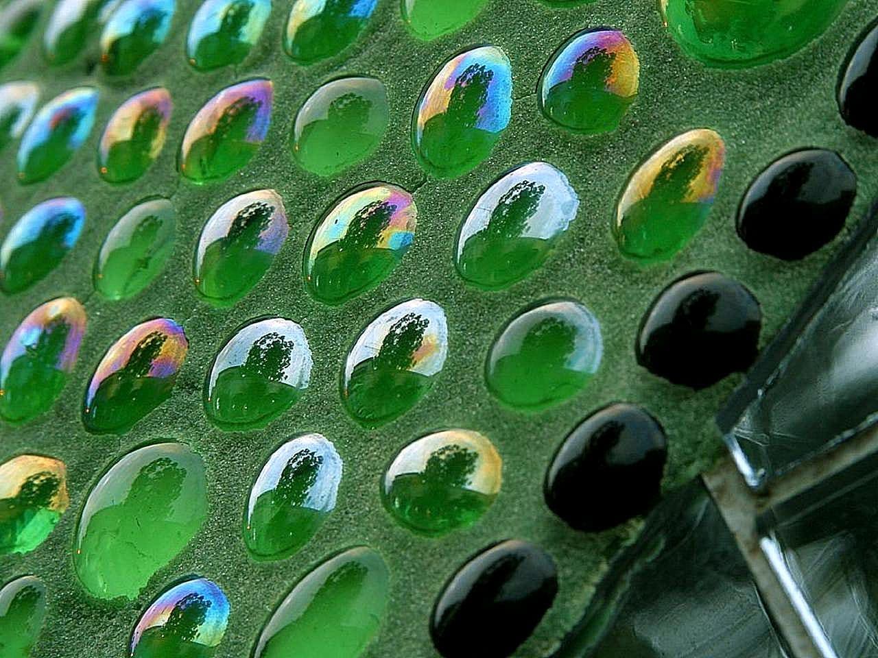 Sculpture glass reflections