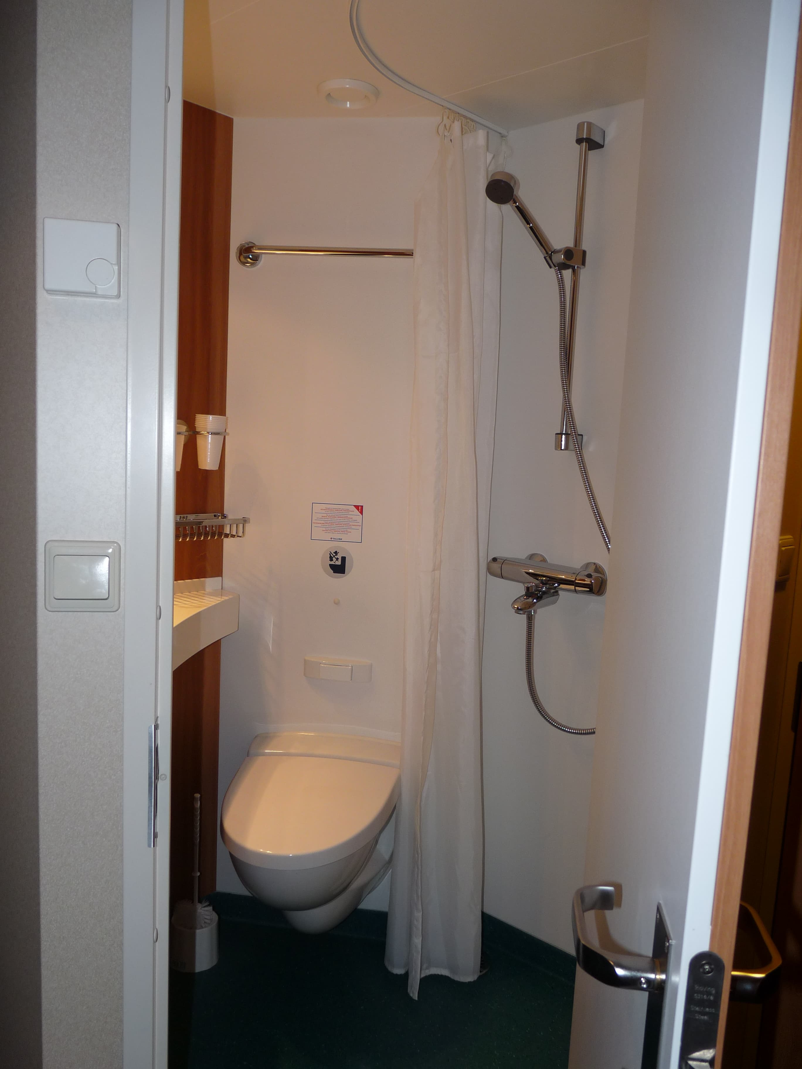 Tallink-Interior-Bathroom