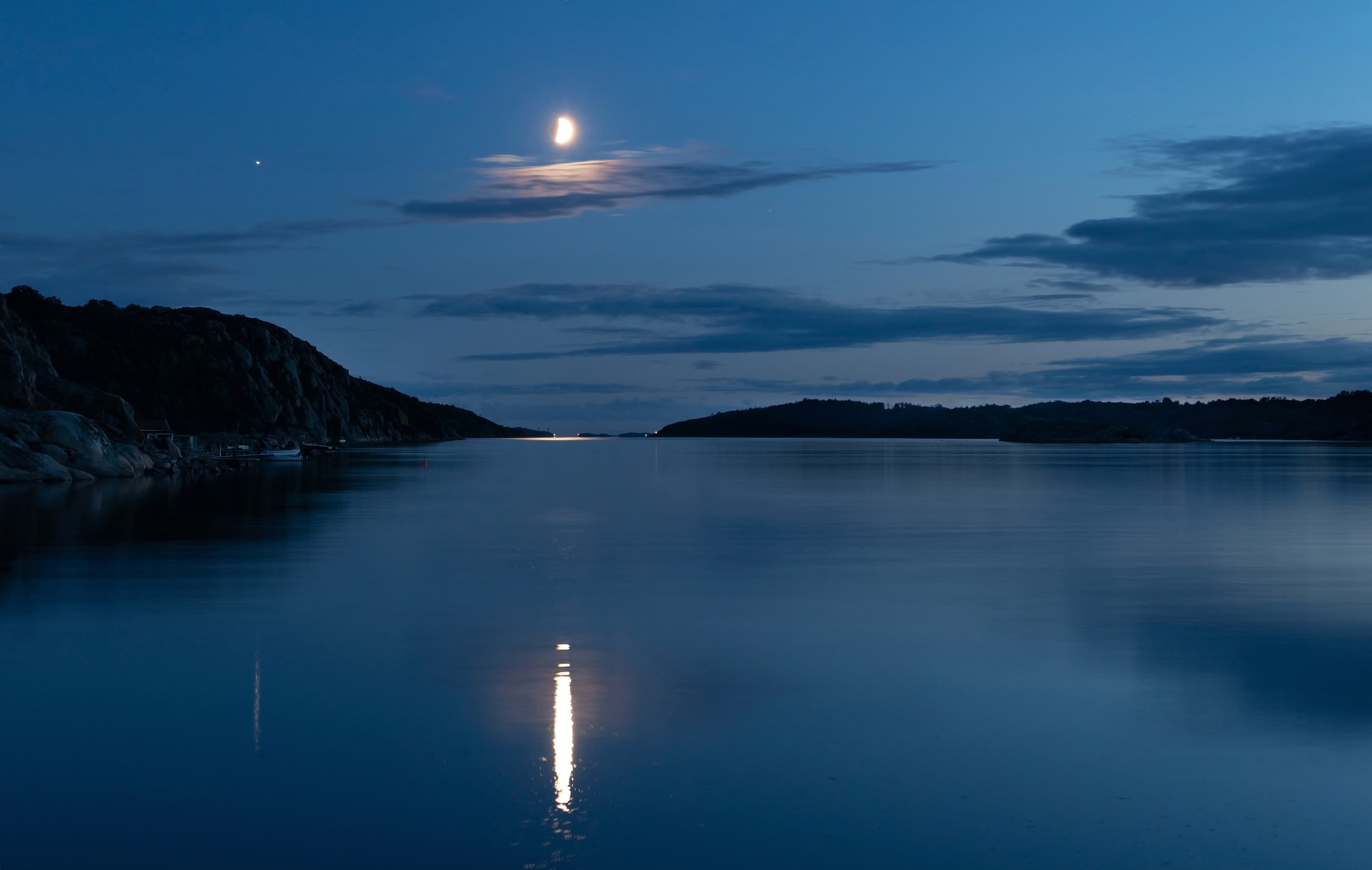 Waxing half moon over Brofjorden 1