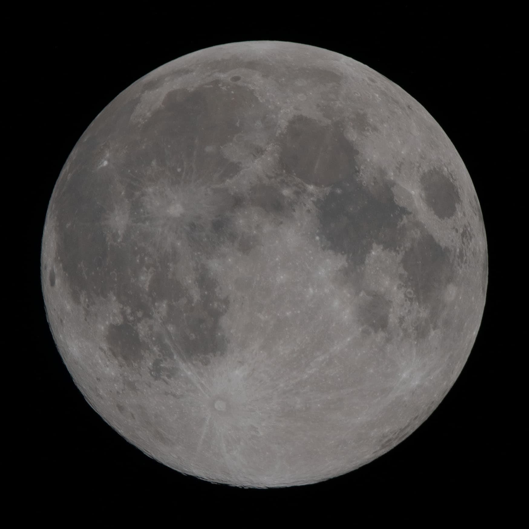 The Moon in Iss068e027781