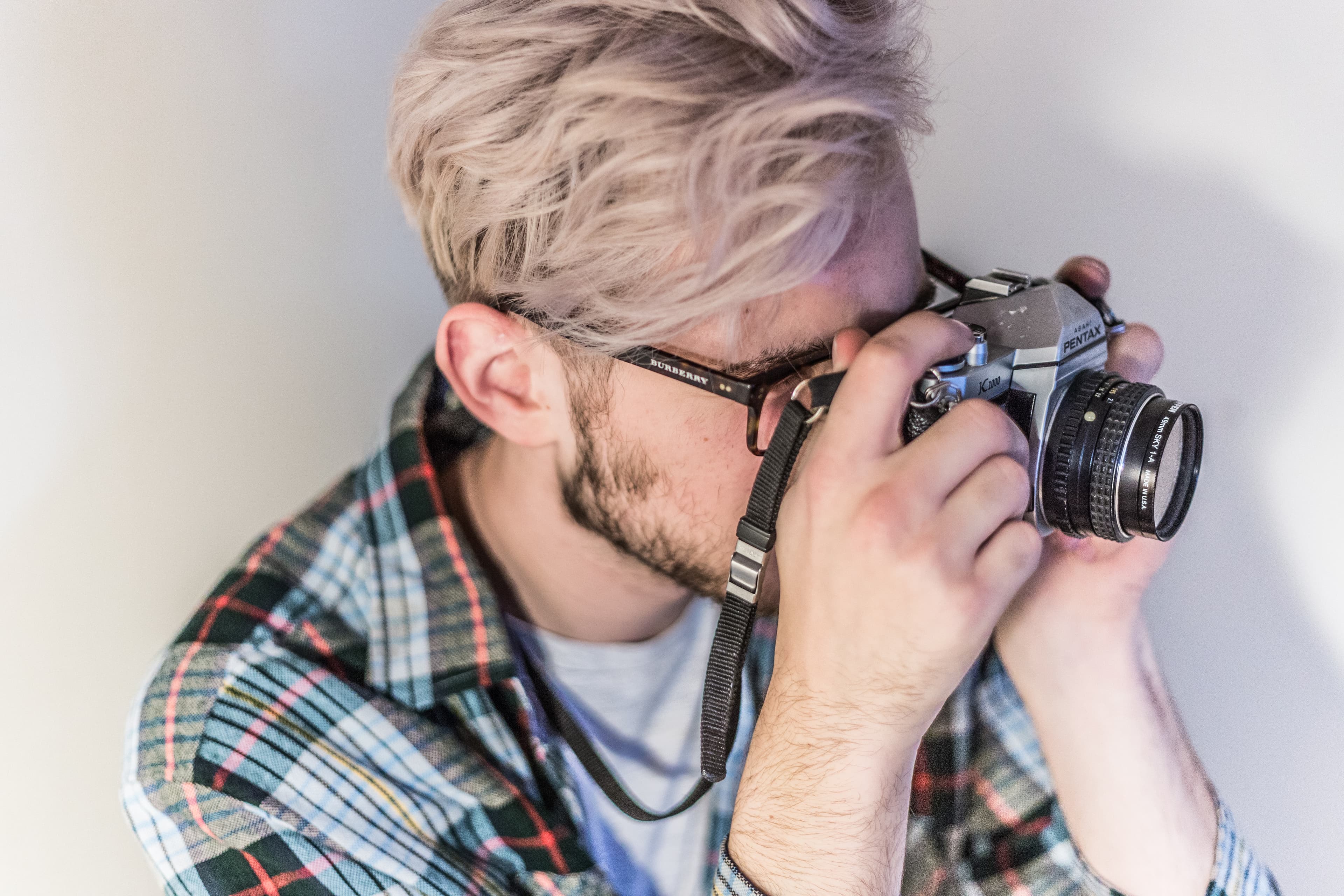 Boy and Camera (Unsplash)