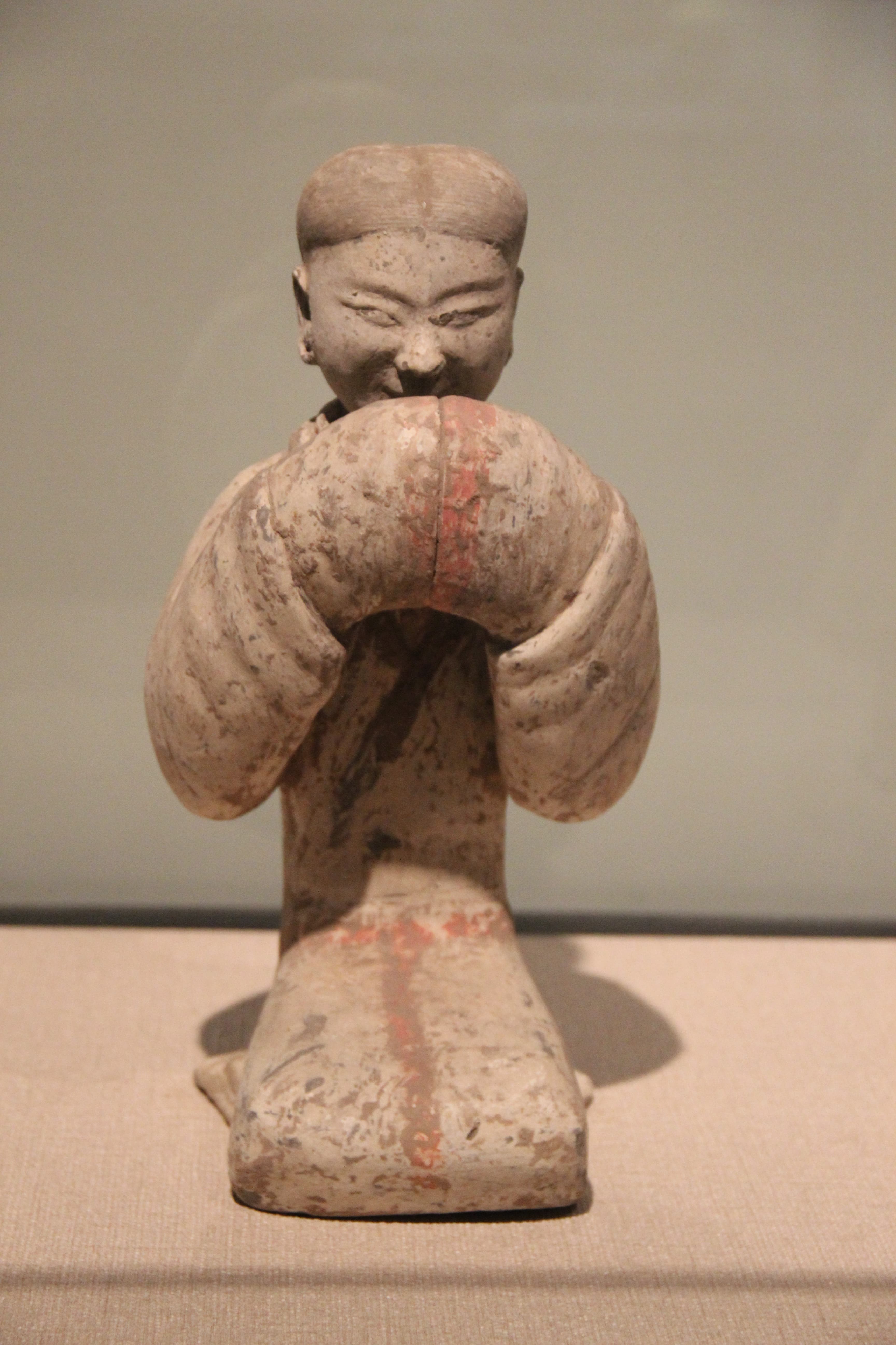 Han Pottery Musician (9924144484)