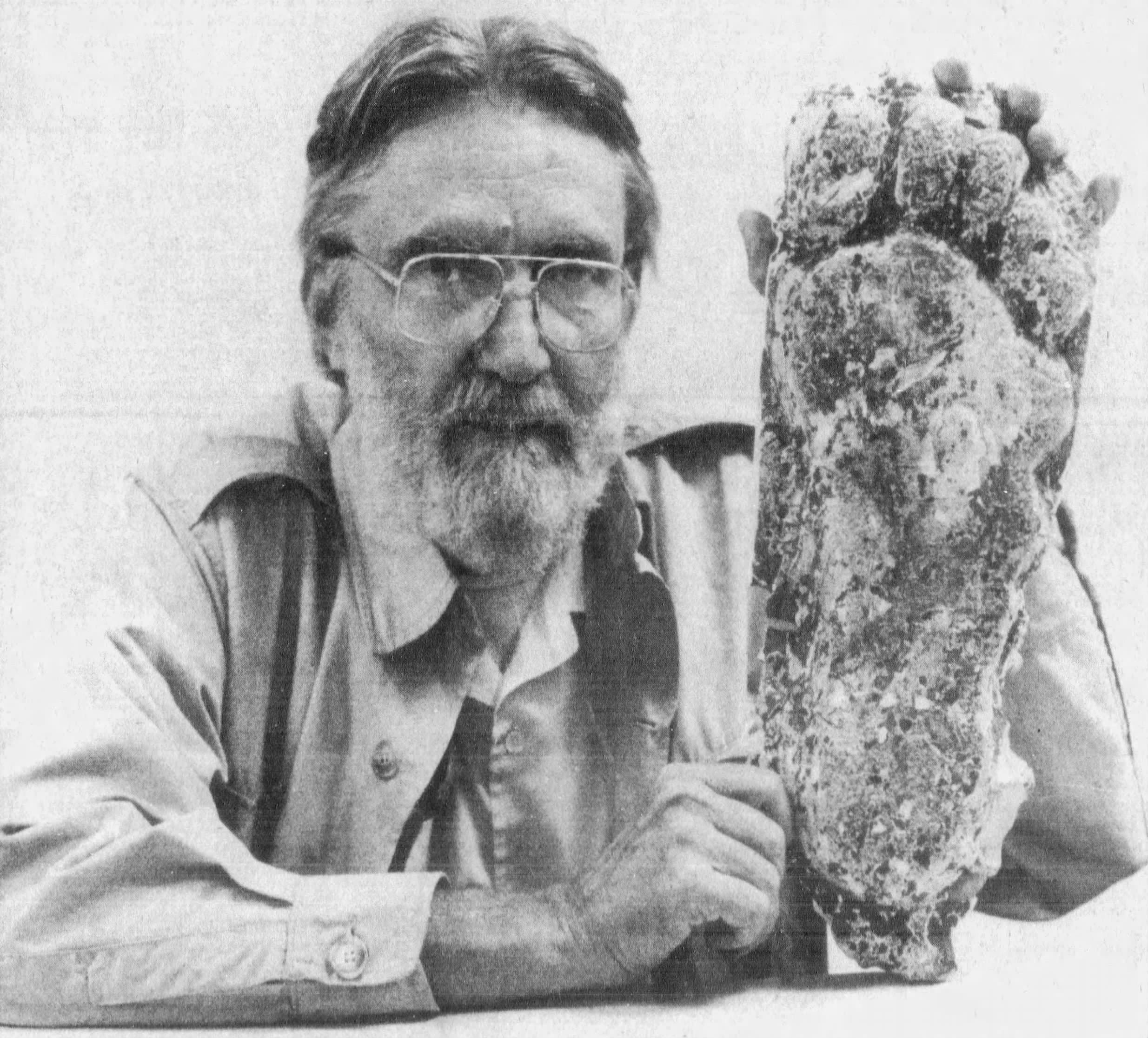 Grover Krantz with footprint 1982