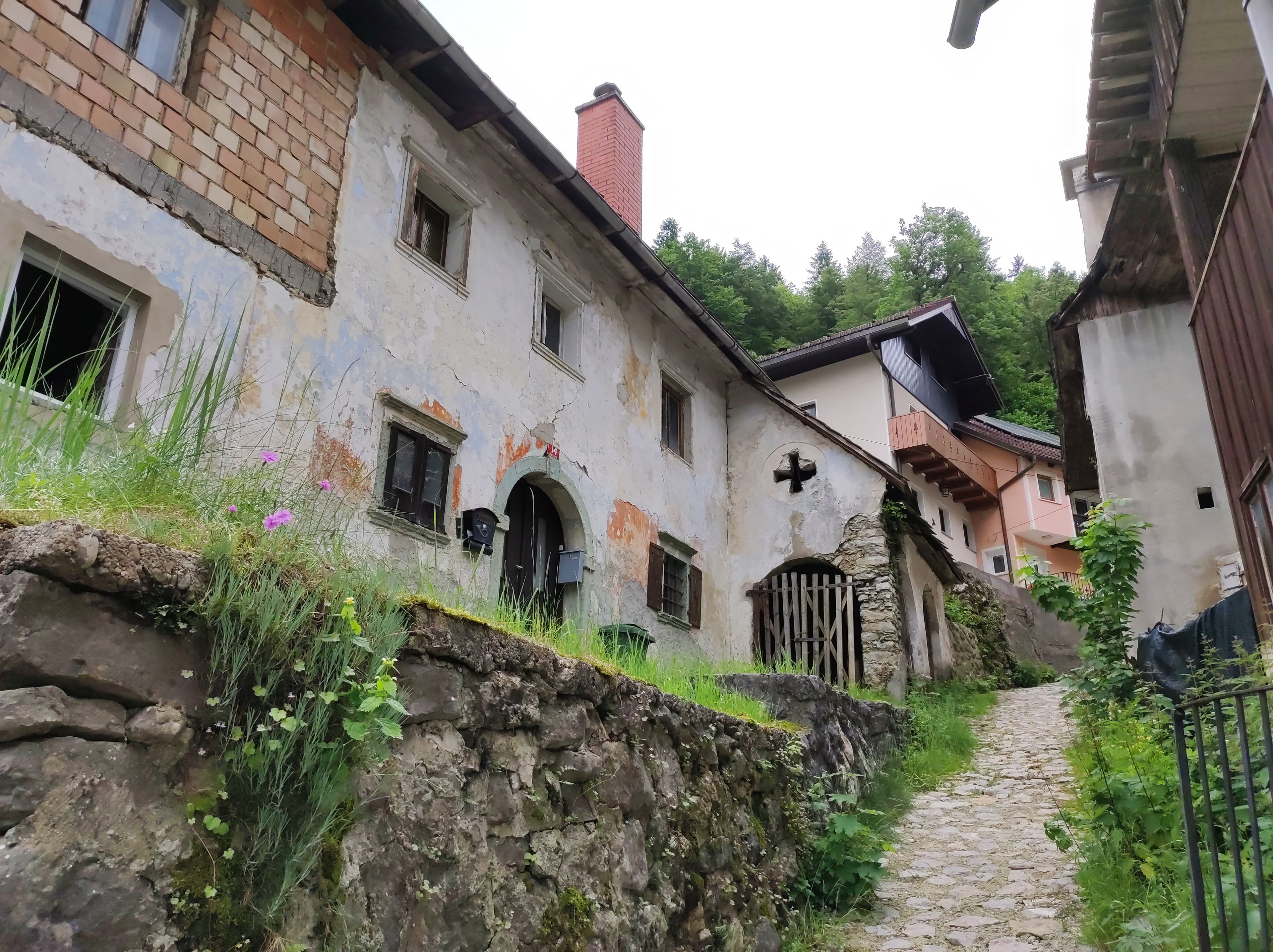 Kropa, cobblestone side street 01