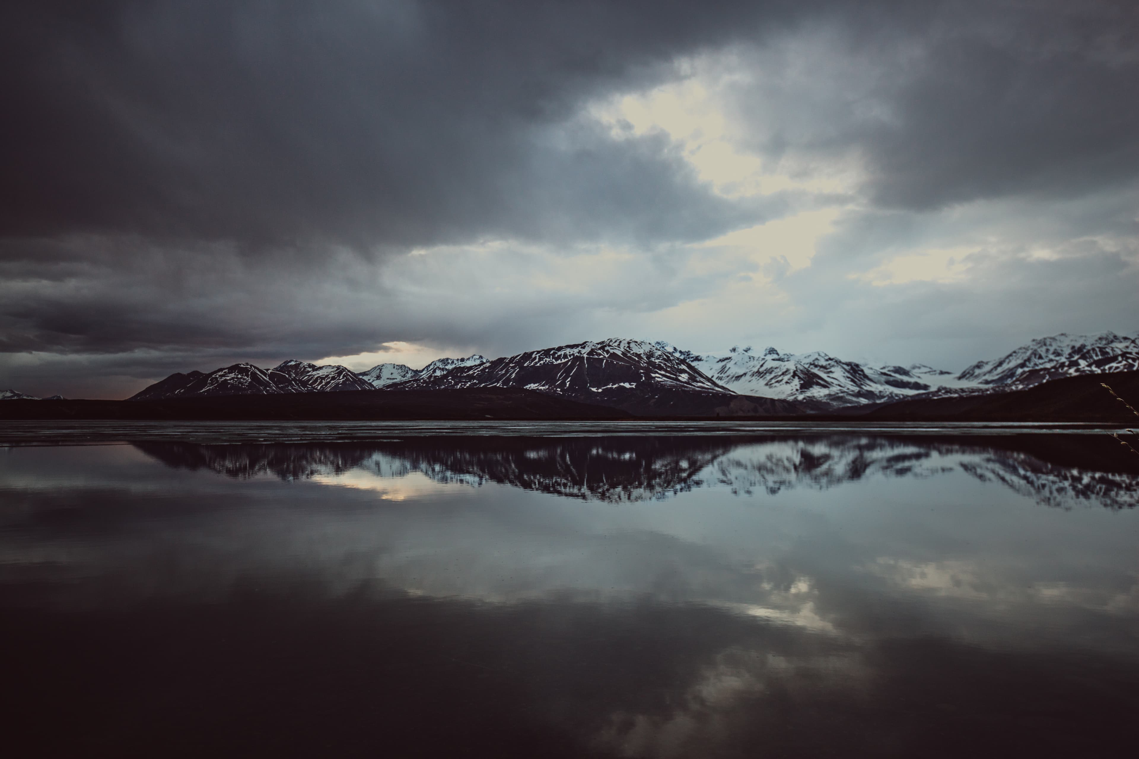 Paxson Lake reflection (Unsplash)