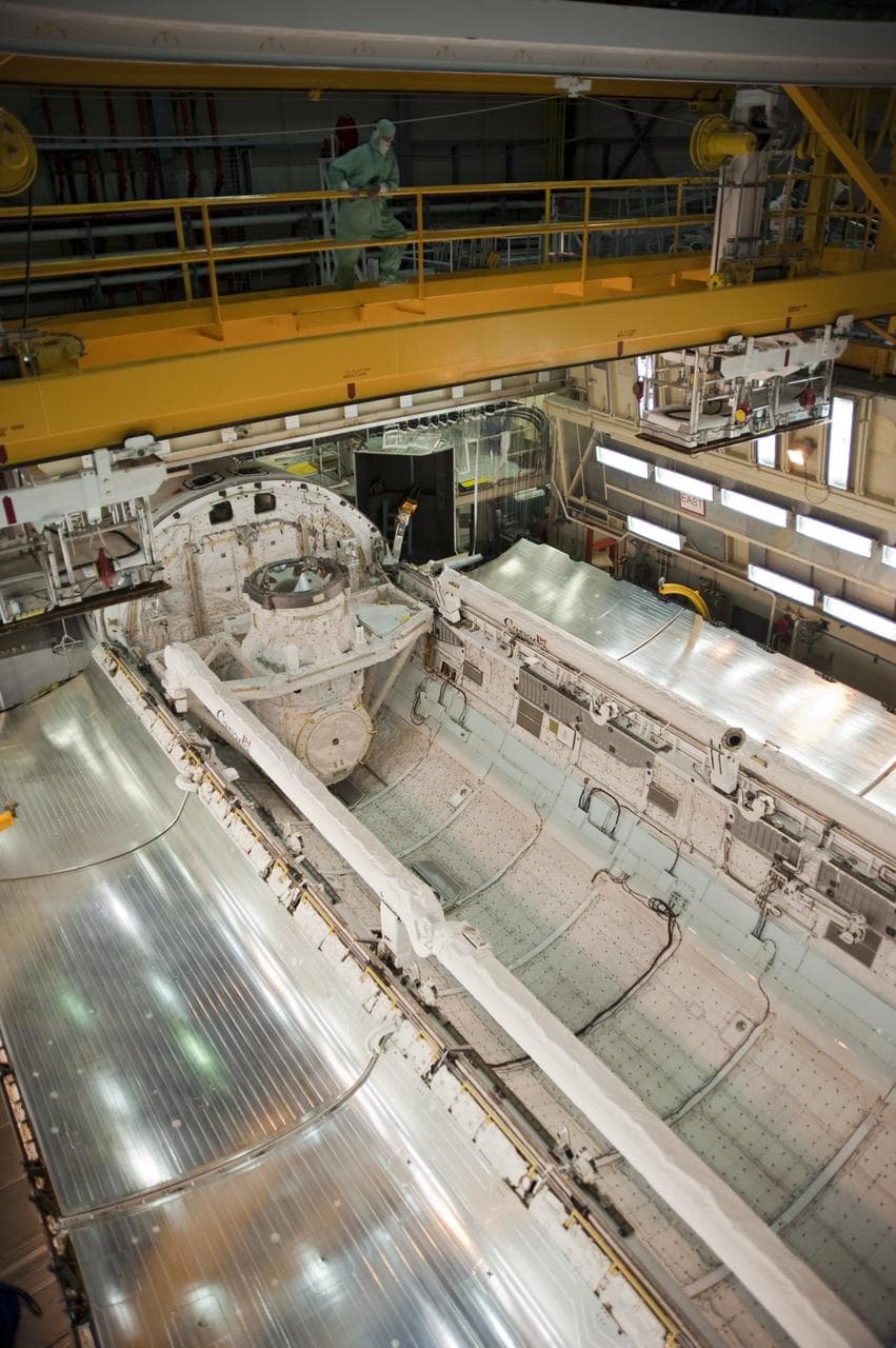 Discovery, payload, door