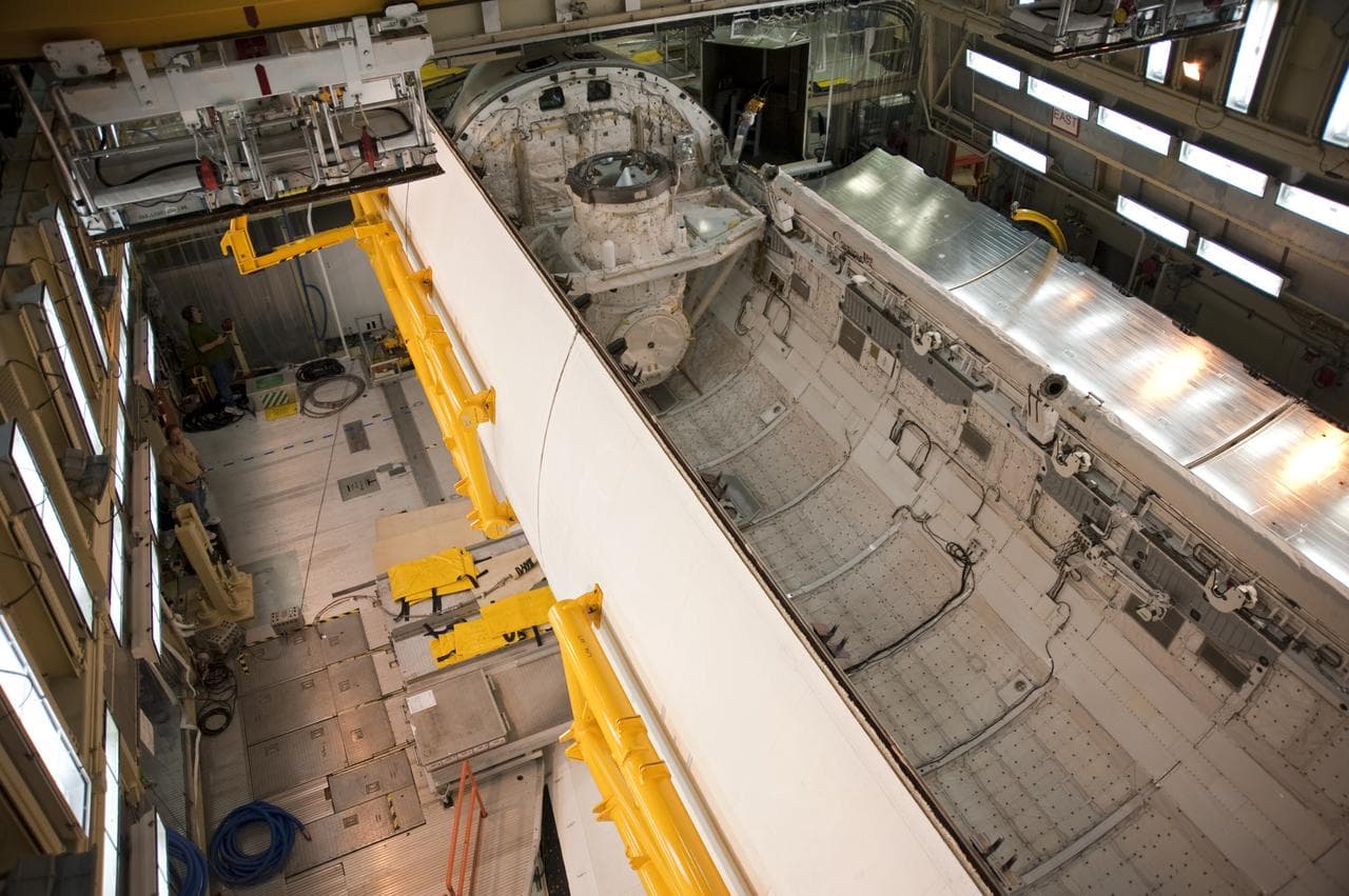 Discovery, payload, door