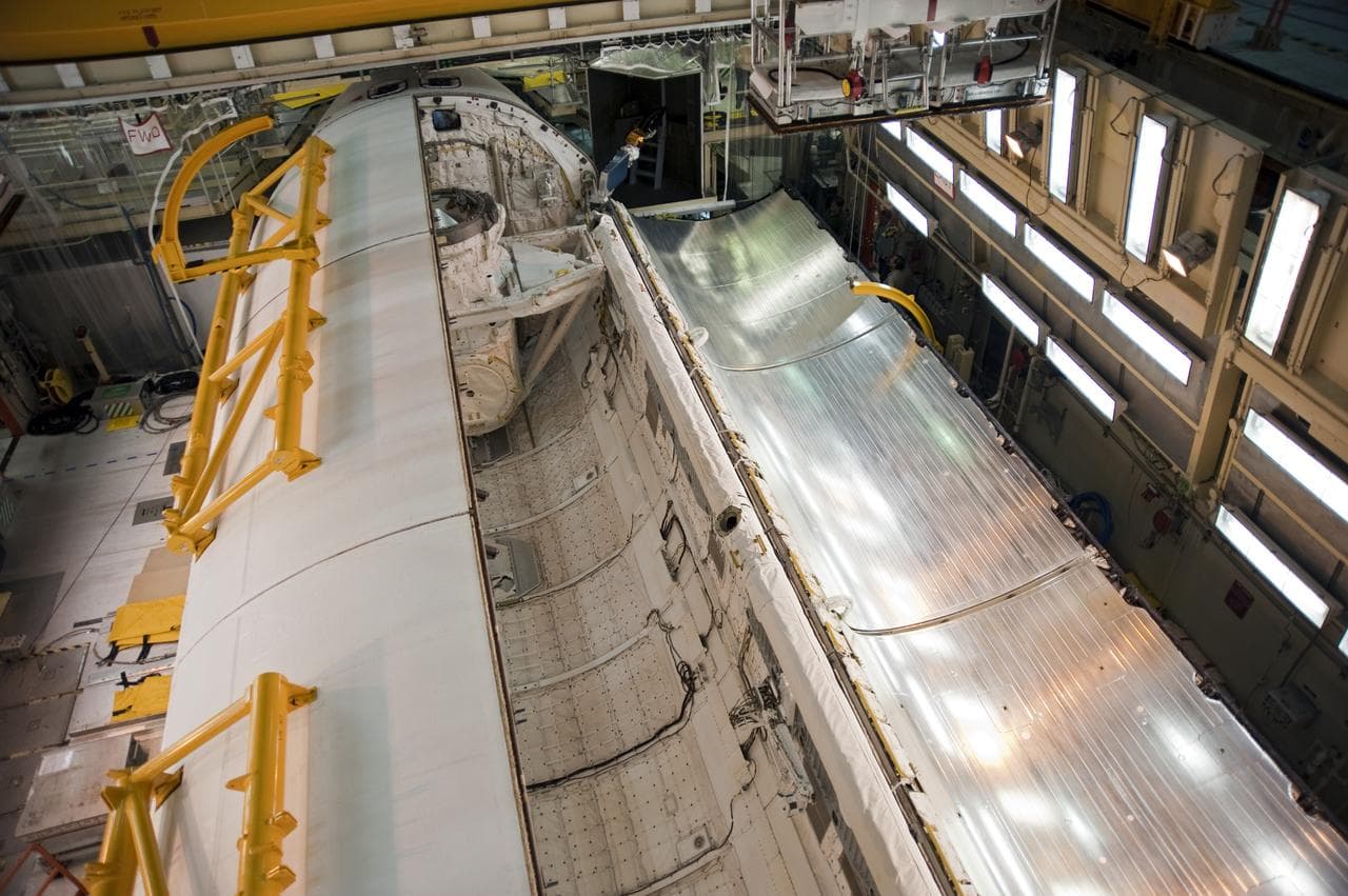 Discovery, payload, door