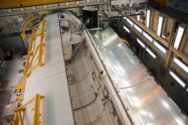 Discovery, payload, door
