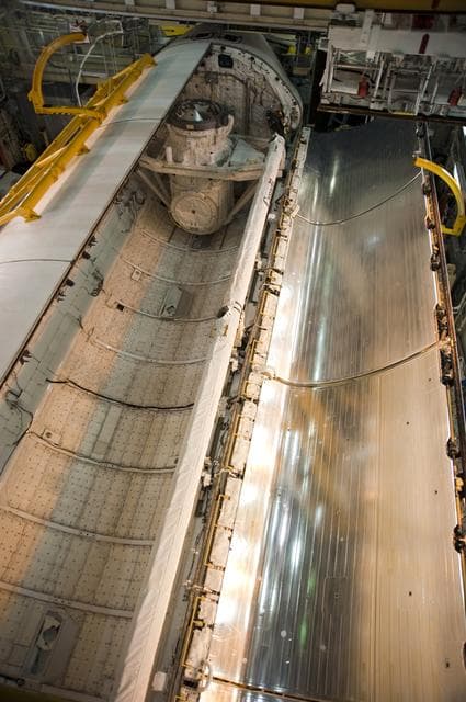 Discovery, payload, door