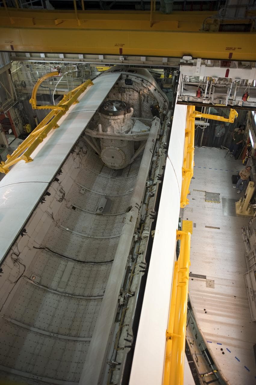 Discovery, payload, door