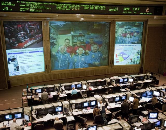 Expedition 25 Docking