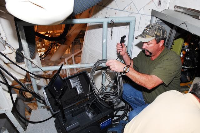 Techs, look, wire