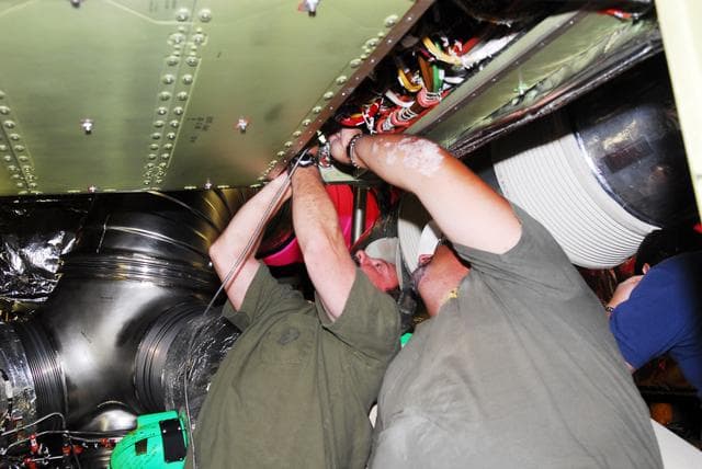 Techs, look, wire