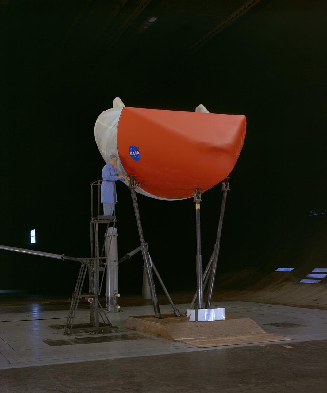 Inflatable, lifting, body