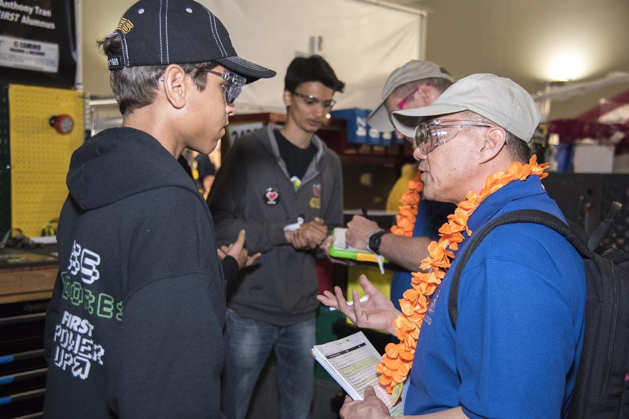 NASA Systems Engineer Talks with Students at Robotics Competition