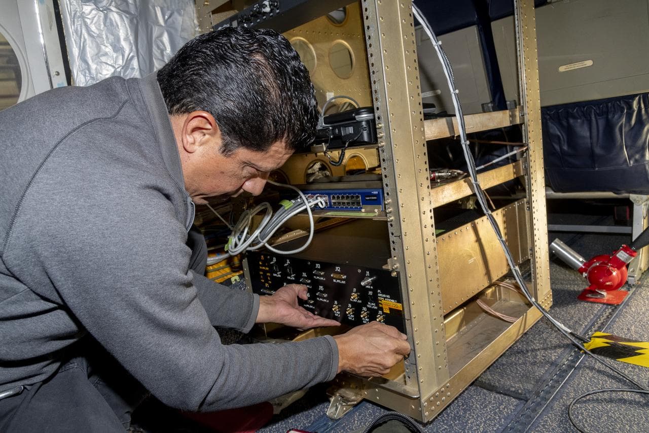 Jose “Manny” Rodriguez adjusts Soxnav instrument onboard the G-IV