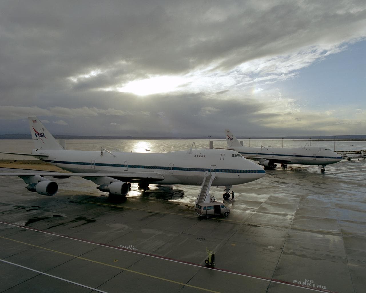 Boeing, shuttle, carrier