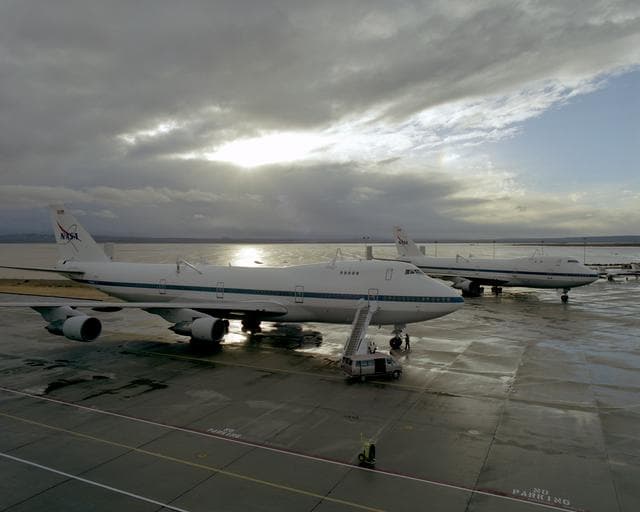 Boeing, shuttle, carrier