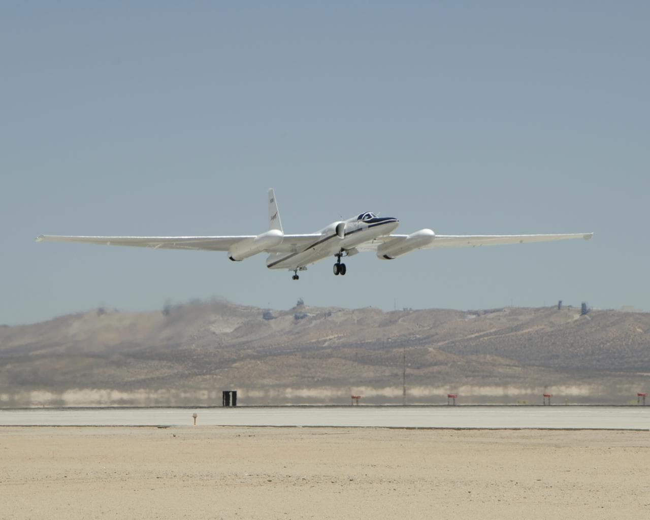 Earth, resources, aircraft