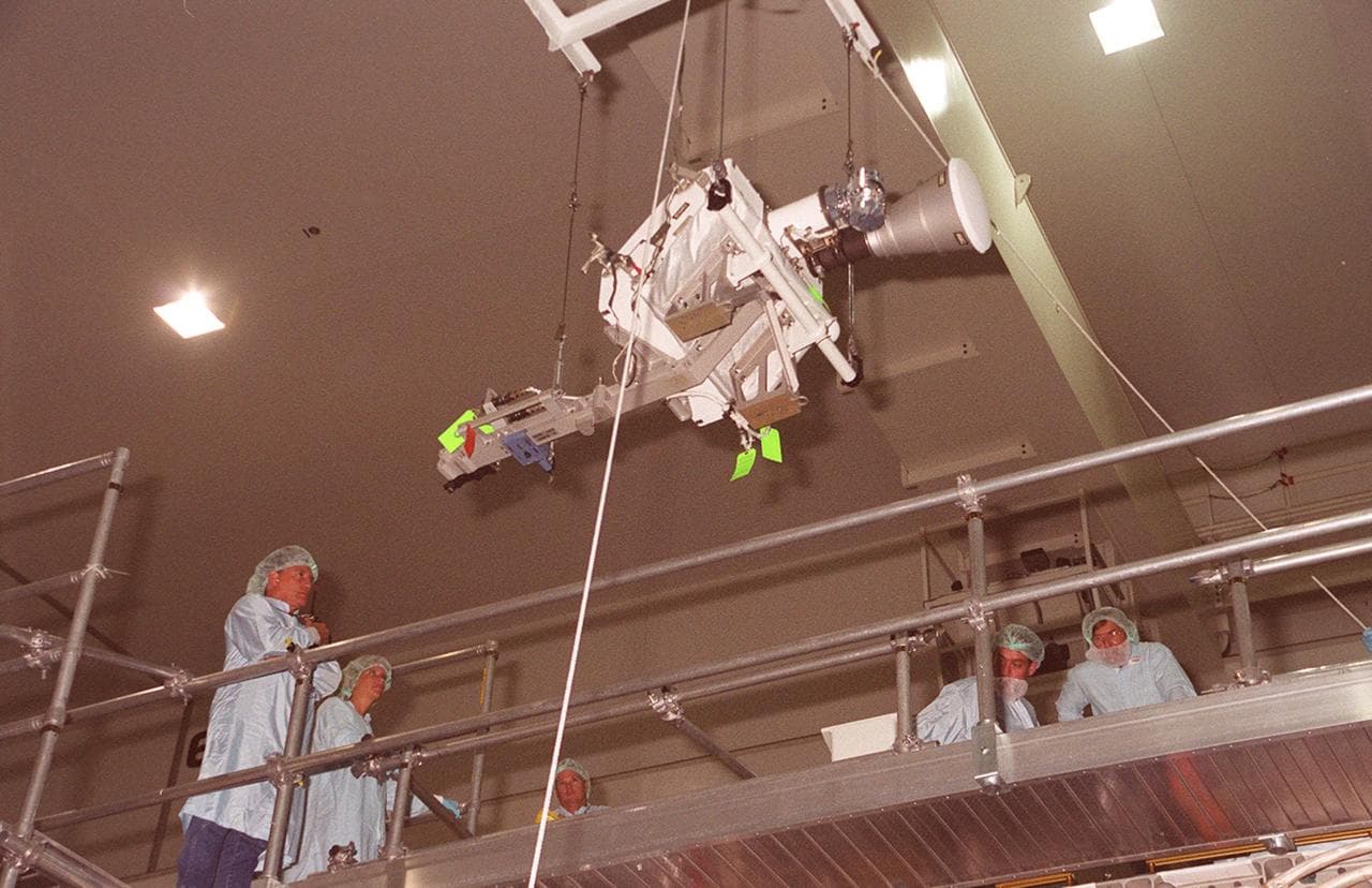 Overhead, crane, space