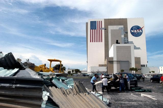Vab, vehicle, assembly