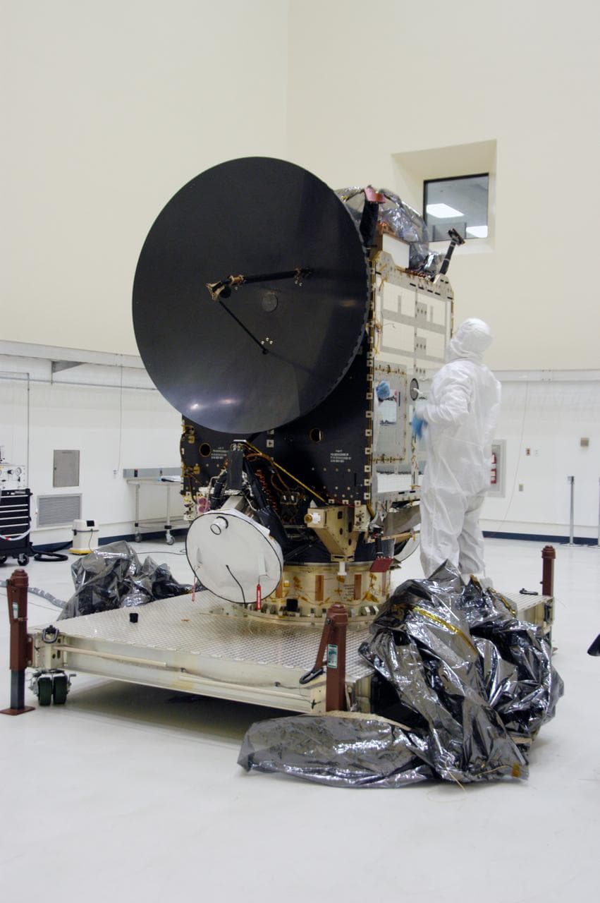 Dawn Spacecraft Processing