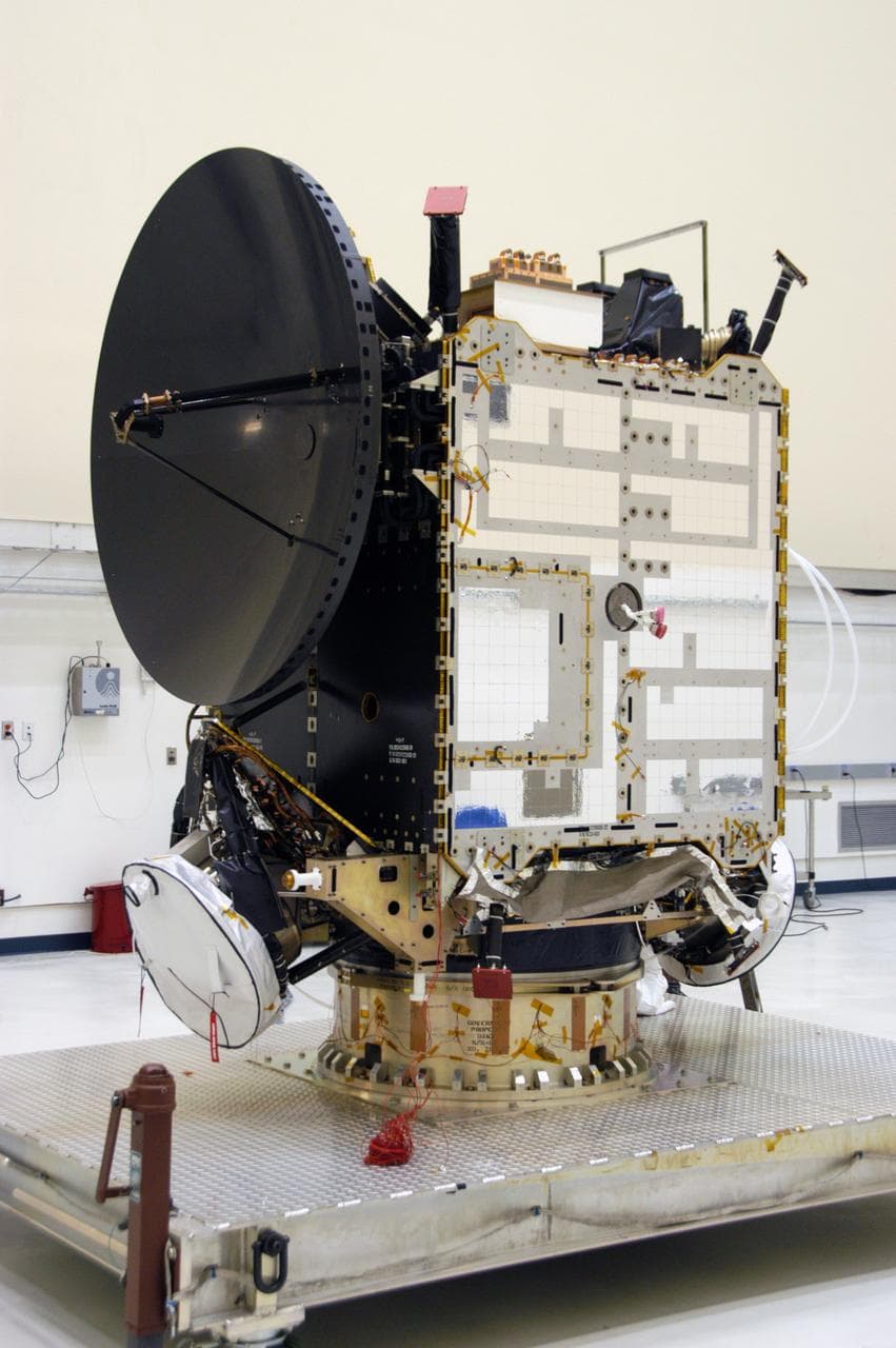 Dawn Spacecraft Processing