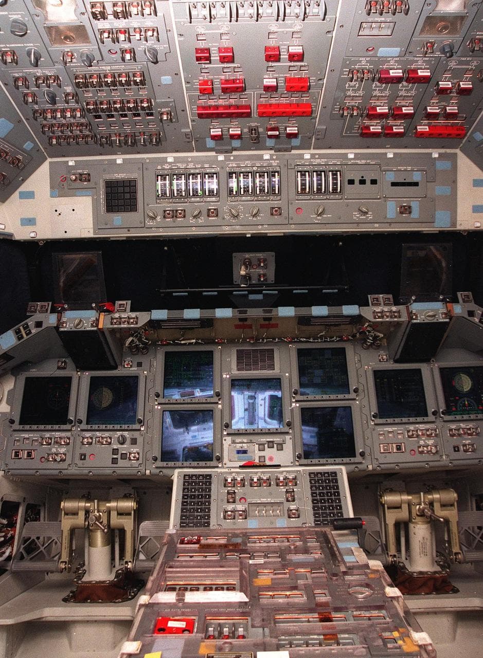 Cockpit, orbiter, atlantis
