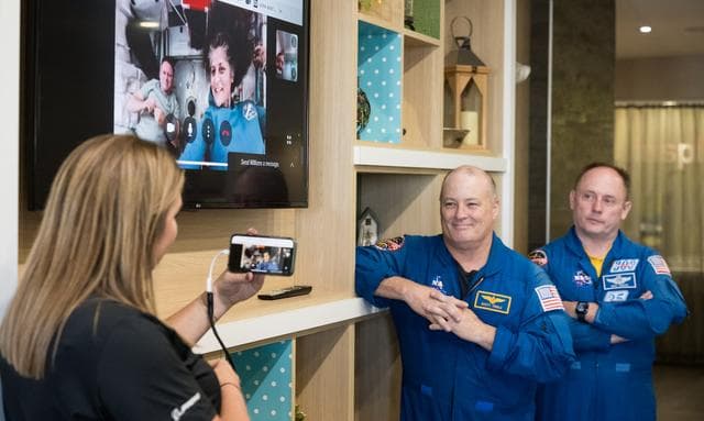 NASA Astronauts Meet with NASA’s Boeing CFT Landing Team