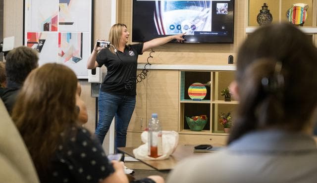 NASA Astronauts Meet with NASA’s Boeing CFT Landing Team