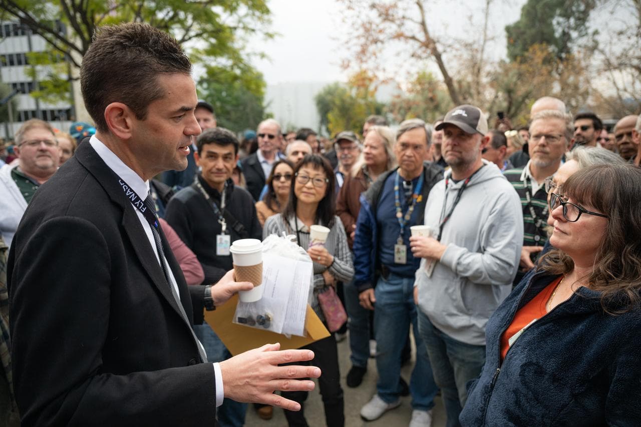 Administrator Isaacman Visits JPL