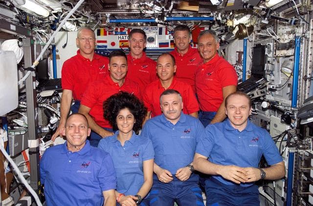 Crew Portrait of STS-117 and Expedition 15 Crewmembers