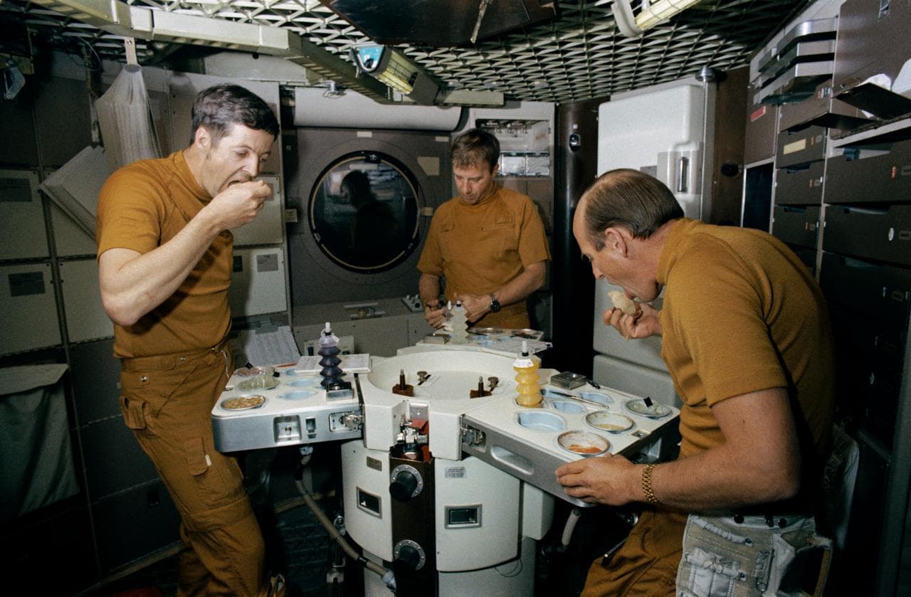 Skylab prime crew in bldg. 5