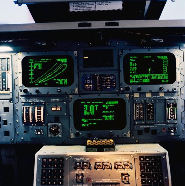 Space shuttle mission simulator (sms) - control panel - jsc