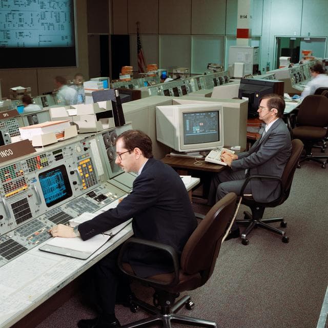 JSC MCC Bldg 30 Instrumentation and Communications Officer (INCO) RTDS