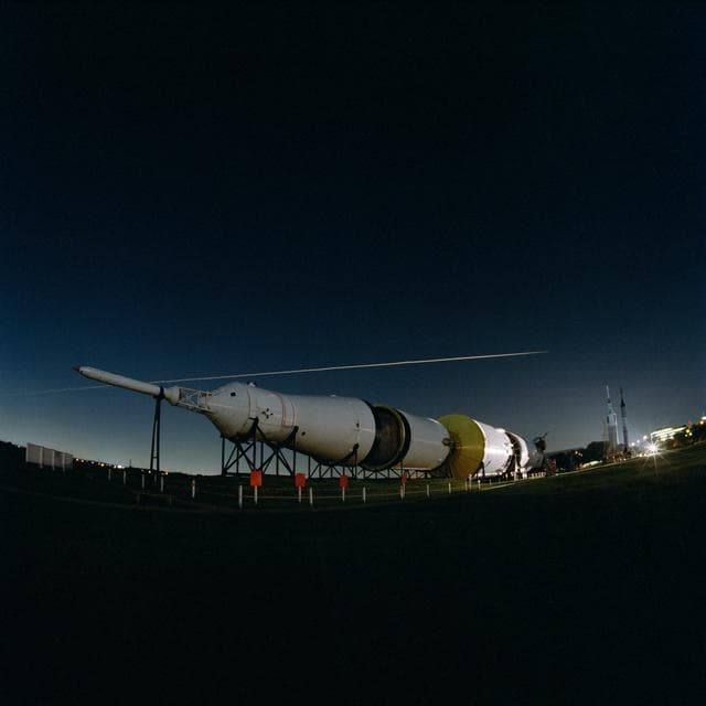 STS-93 orbiter Columbia streaks across Houston sky