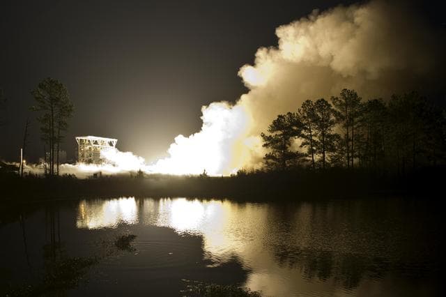 AJ26 engine test