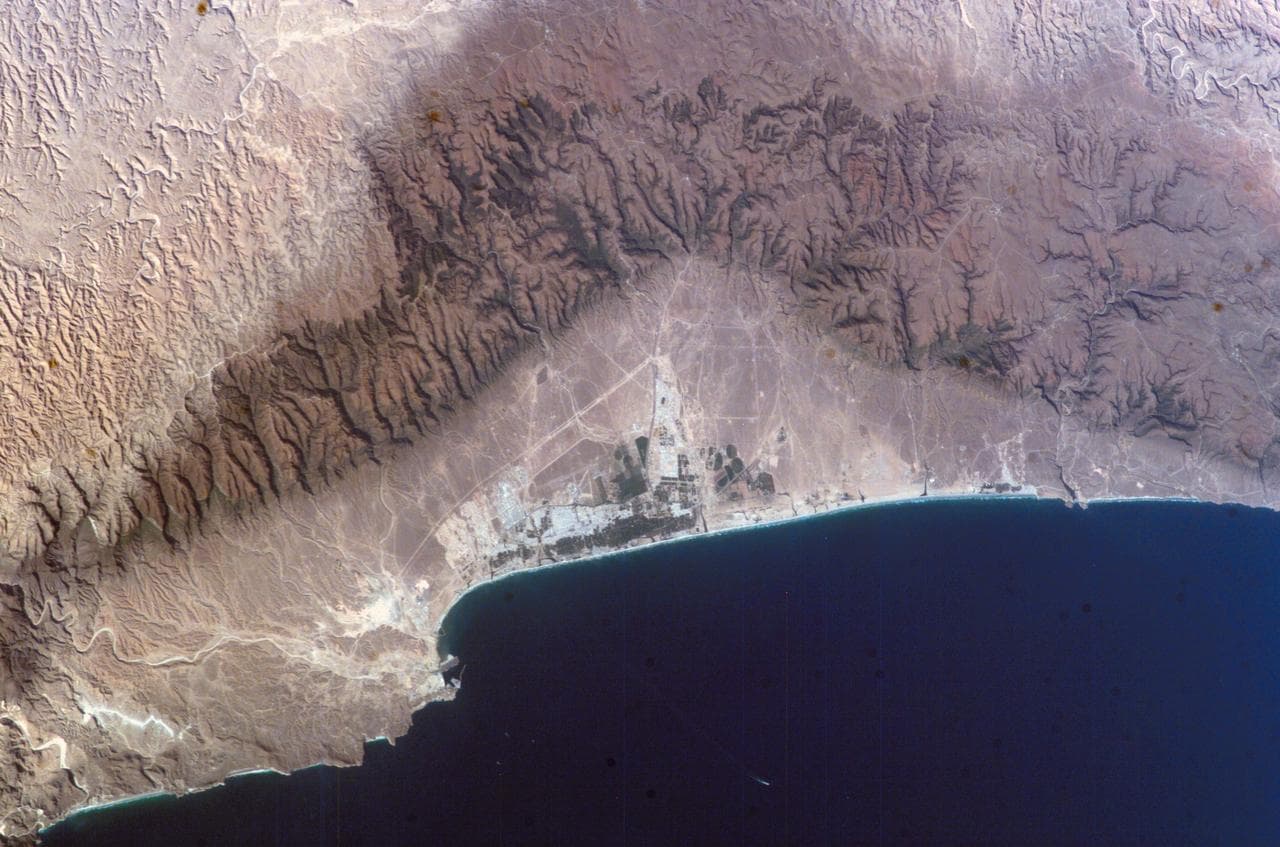 Earth Observations taken by the Expedition 10 crew