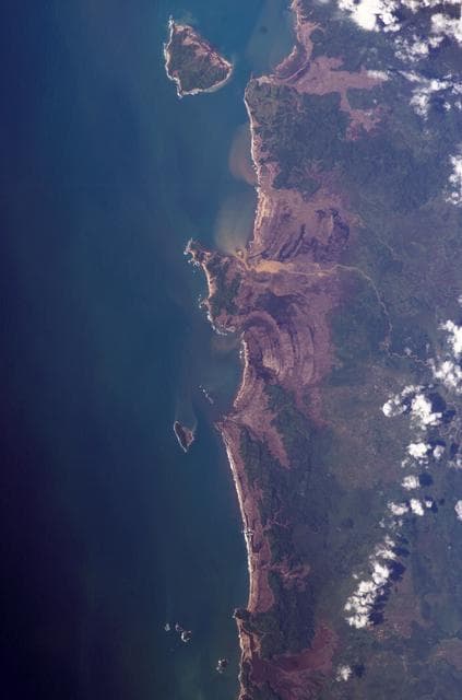 Earth Observations taken by the Expedition 10 crew