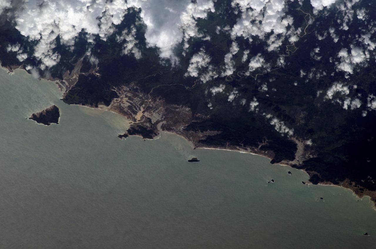 Earth Observations taken by the Expedition 10 crew