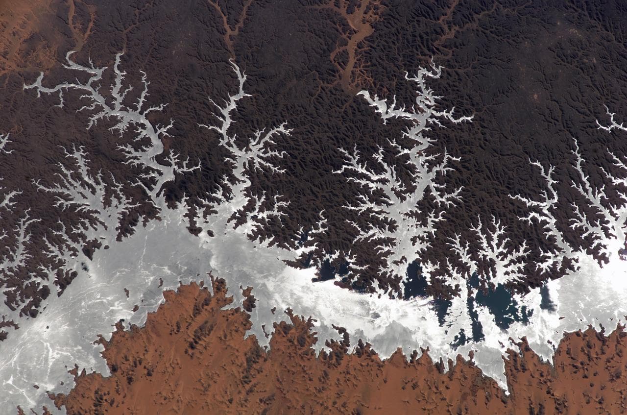 Earth Observations taken by the Expedition 10 crew