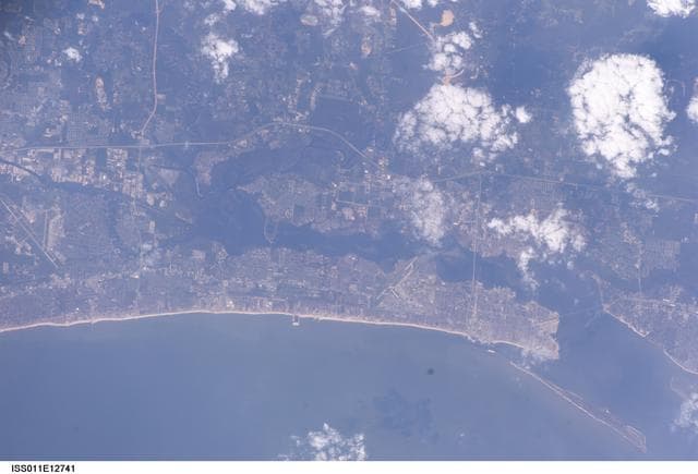 Earth observation taken by the Expedition 11 crew