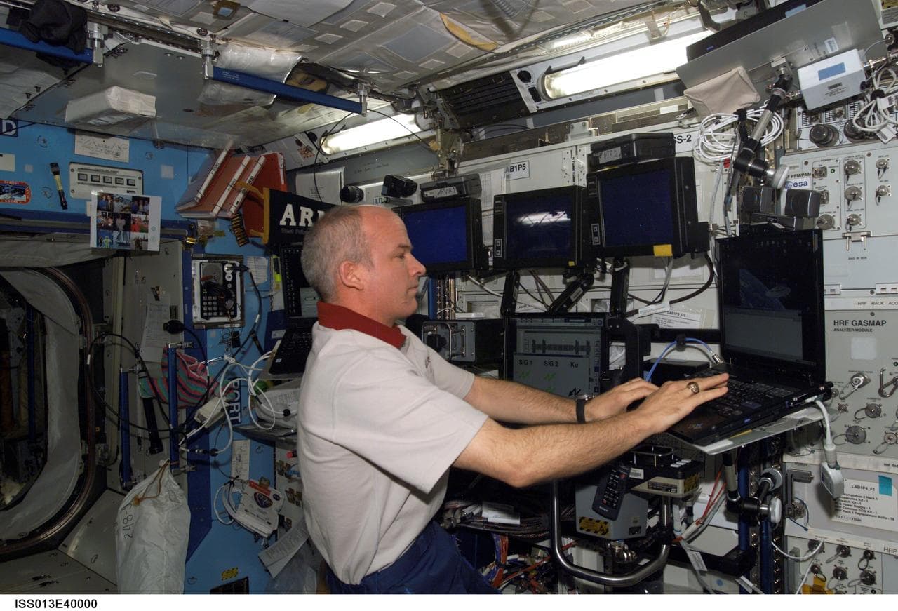 Williams, uses, laptop