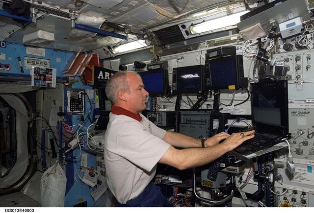 Williams, uses, laptop
