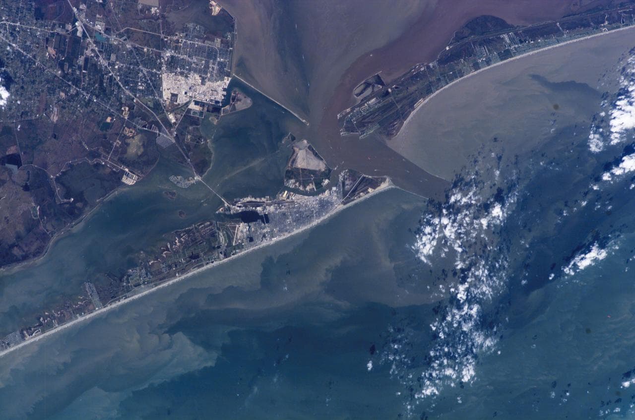 Earth Observations taken by the Expedition 14 crew
