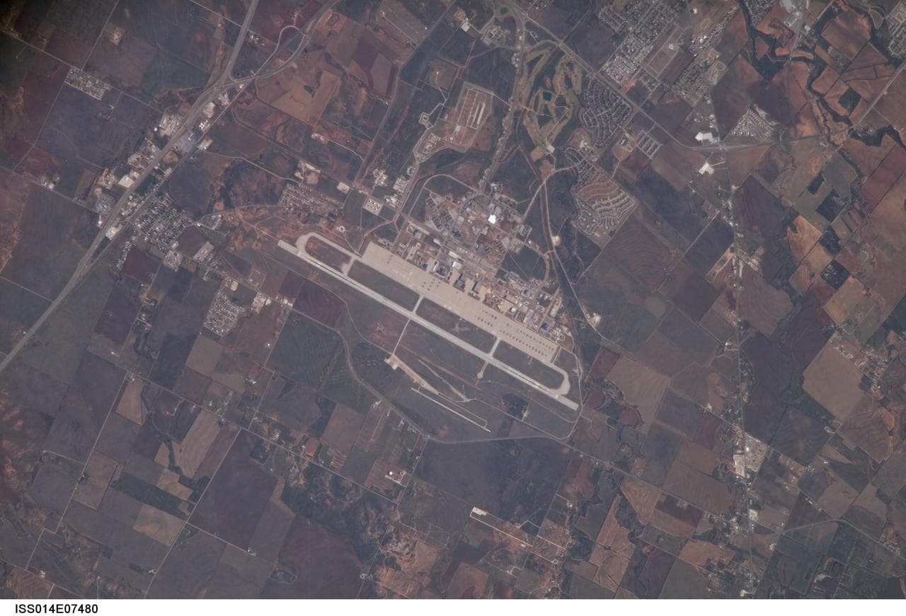 Earth Observations taken by the Expedition 14 crew