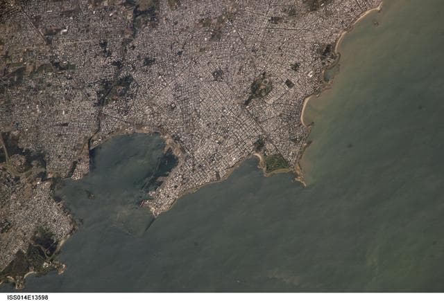 Earth observations taken by the Expedition 14 crew