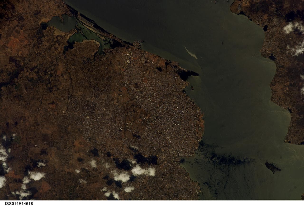 Earth observations taken by the Expedition 14 crew