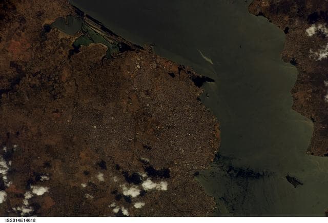Earth observations taken by the Expedition 14 crew